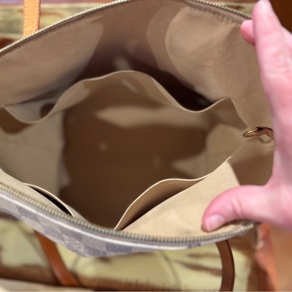 Louis Vuitton Totally MM Damier Azur White Handbag - Picture 4 of 10